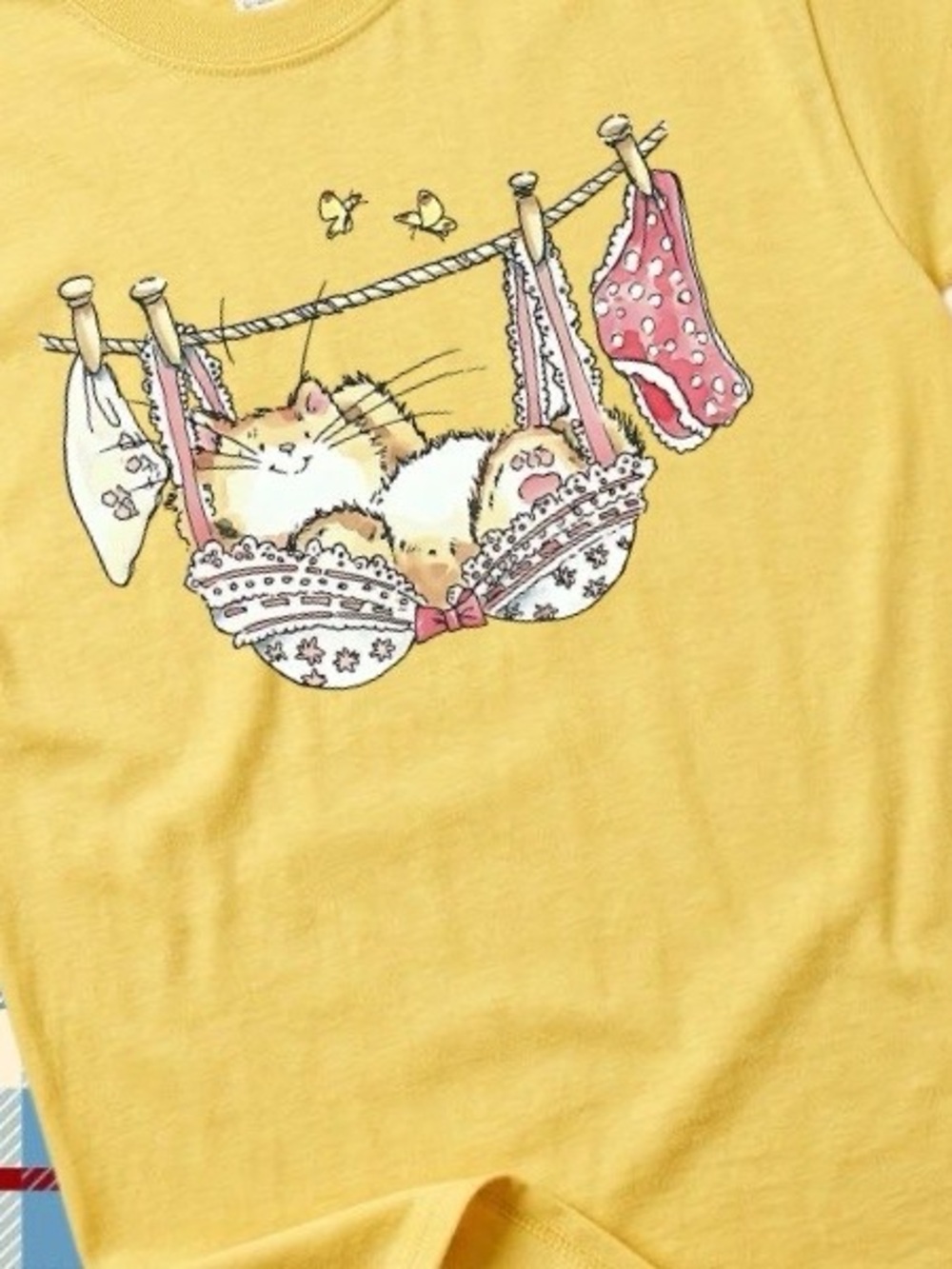 Gildan yellow cute cat graphic shirt